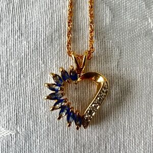 Beautiful 3 Piece Vintage Necklace & Earrings Set by AVON